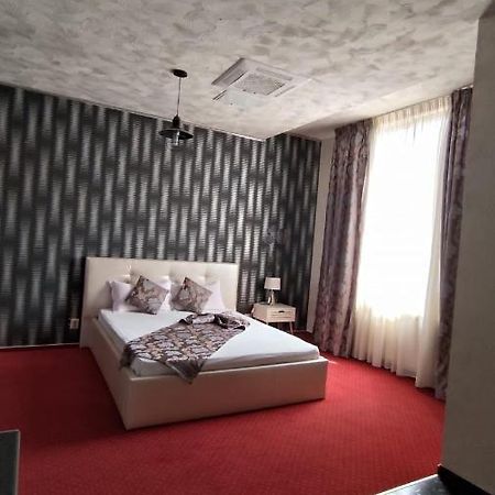 Militari Residence HotelChiajna エクステリア 写真
