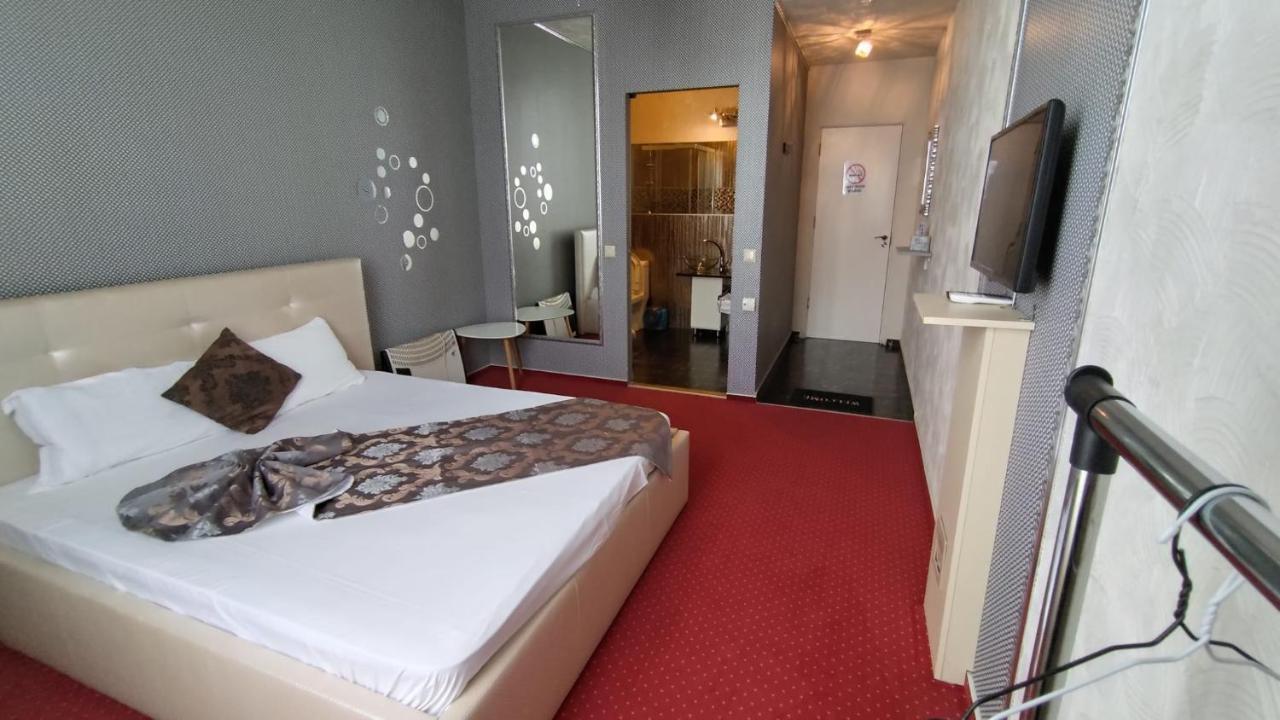 Militari Residence HotelChiajna エクステリア 写真